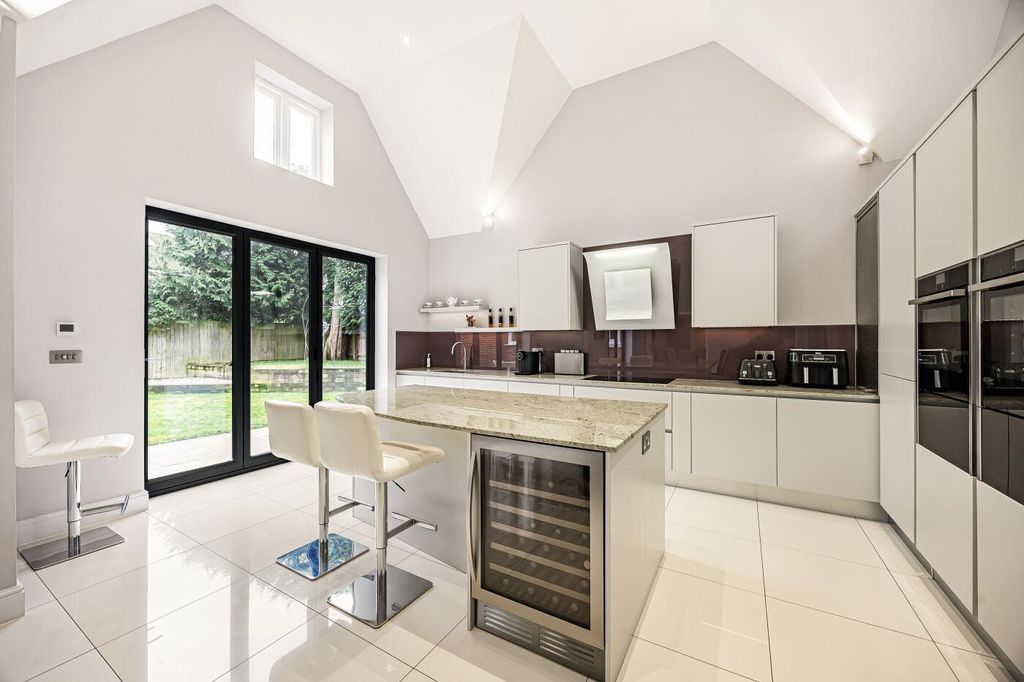 Additional image 9 of 5 bed detached house for saleStation Road, Marlow, Buckinghamshire SL7