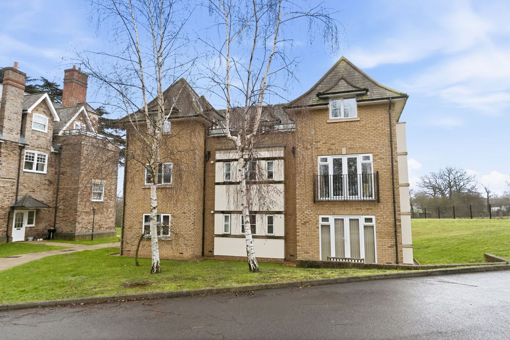 Additional image 10 of 2 bed flat for saleBishopsford Road, Morden SM4