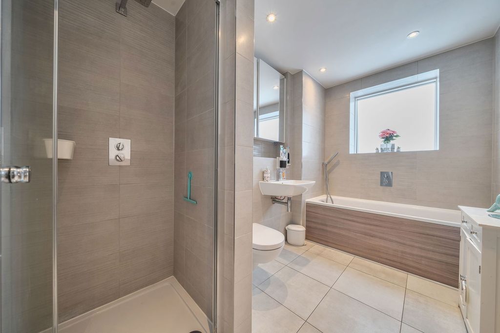 Additional image 15 of 2 bed flat for saleBruce Grove, Orpington BR6