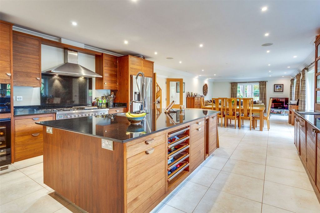 Additional image 3 of 6 bed detached house for saleBeechwood Drive, Marlow, Buckinghamshire SL7