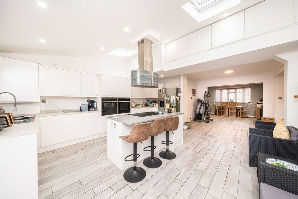 Additional image 2 of 4 bed semi-detached house for saleThurleston Avenue, Morden SM4