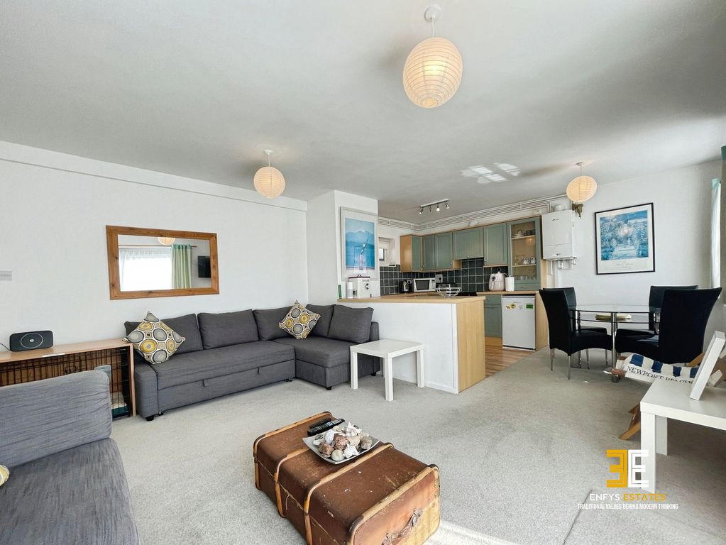 2 bed flat for saleDeganwy Beach, Deganwy LL31 photo 4