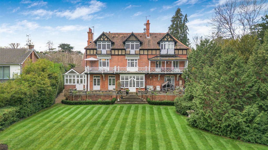 2 bed flat for saleSomerlea, Court Road, Maidenhead SL6