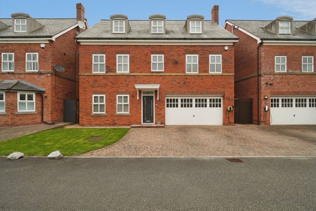 5 bed detached house for saleDrywood Avenue, Manchester M28