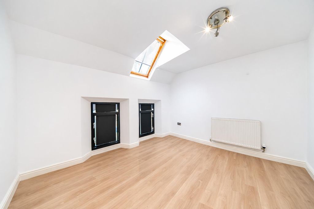 1 bed flat for saleMeribel Square, Prescot, Merseyside L34 photo 5