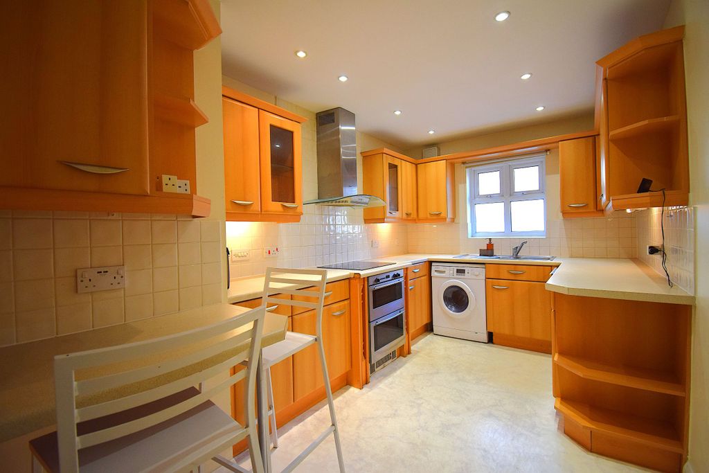 Additional image 3 of 2 bed flat for saleFlat, Victoria House, Billing Road, Northampton NN1