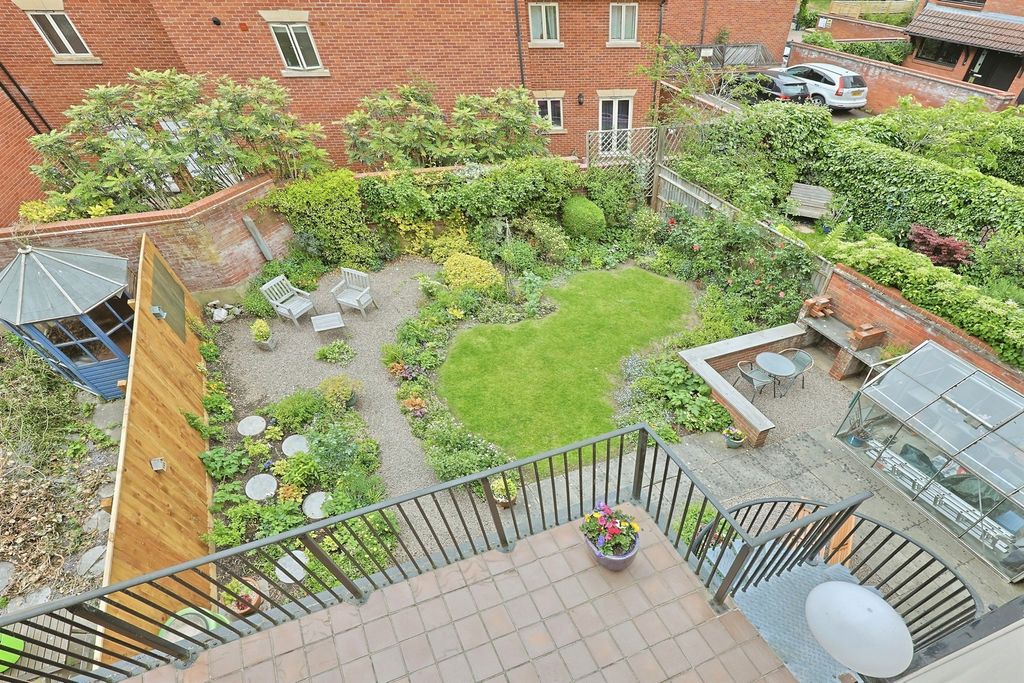 4 bed flat for saleMulberry Close, Norwich NR3 photo 2