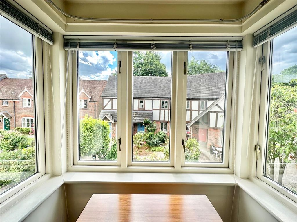 Additional image 12 of 2 bed flat for sale23 Richmond Village, Nantwich, Cheshire CW5