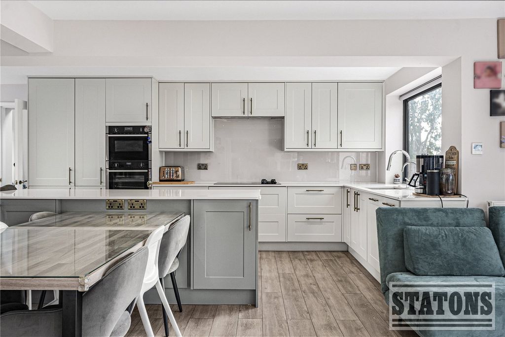 Additional image 9 of 5 bed detached house for saleThe Avenue, Potters Bar, Hertfordshire EN6