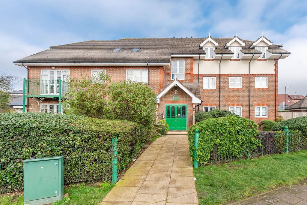 2 bed flat for saleUxbridge Road, Pinner HA5