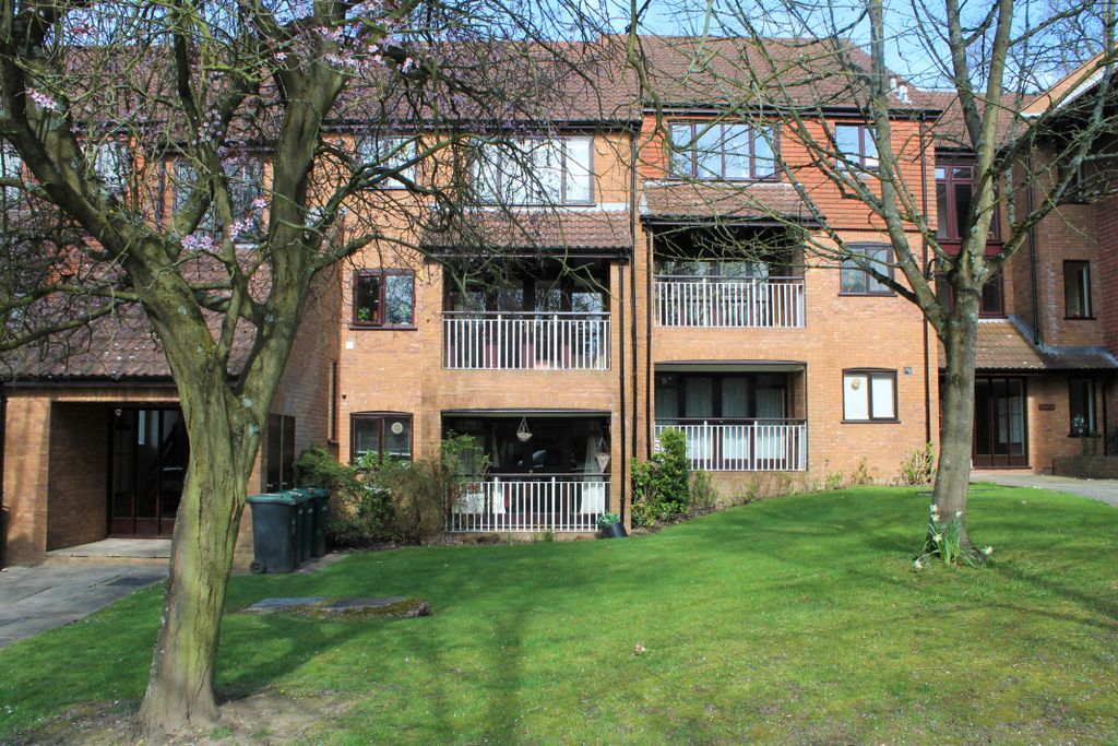 2 bed flat for saleWoodhouse Eaves, Northwood HA6