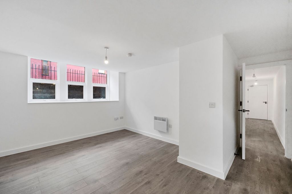 2 bed flat for saleThe Old Library, Railway Road WN7 photo 5