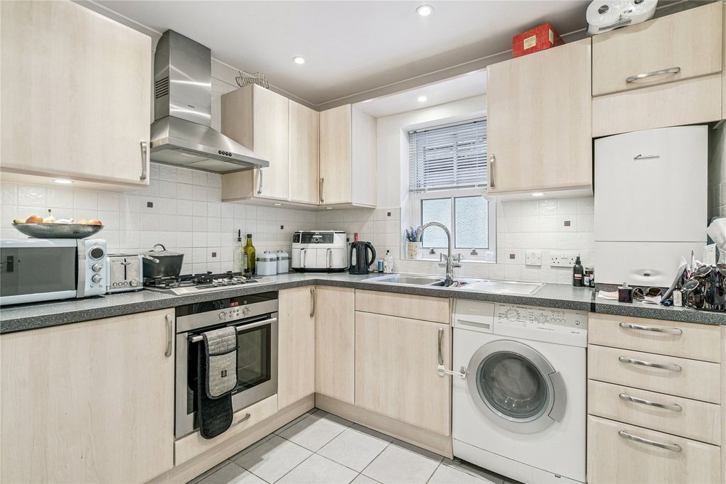 Additional image 3 of 2 bed flat for saleDedmere Road, Marlow, Buckinghamshire SL7