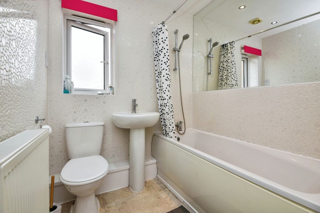 2 bed flat for saleMears Beck Close, Heysham, Morecambe, Lancashire LA3 photo 4