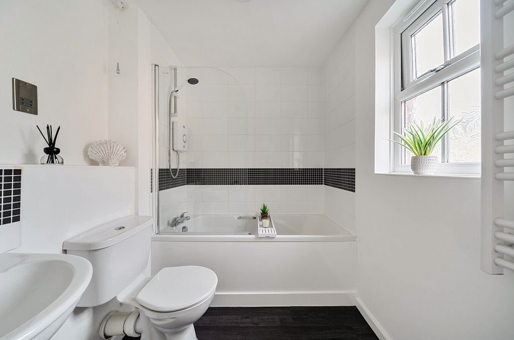 Additional image 8 of 2 bed flat for saleRiverside, Codmore Hill, Pulborough RH20