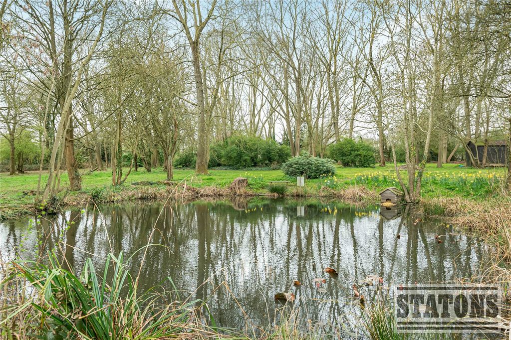 Additional image 17 of 2 bed flat for saleRydal Mount, Santers Lane, Potters Bar, Hertfordshire EN6