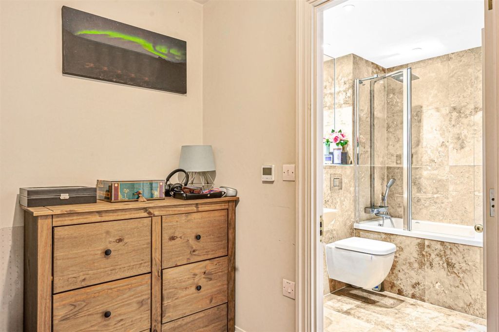 Additional image 8 of 2 bed flat for saleKings Drive, Midhurst GU29