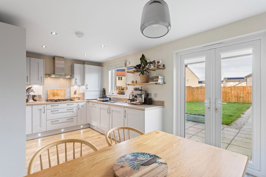 Additional image 6 of 4 bed town house for sale15 Bonaille Drive, Bilston EH25