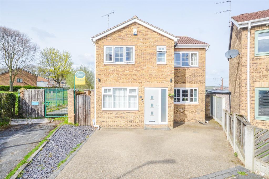 4 bed detached house for saleHastings Court, Altofts WF6