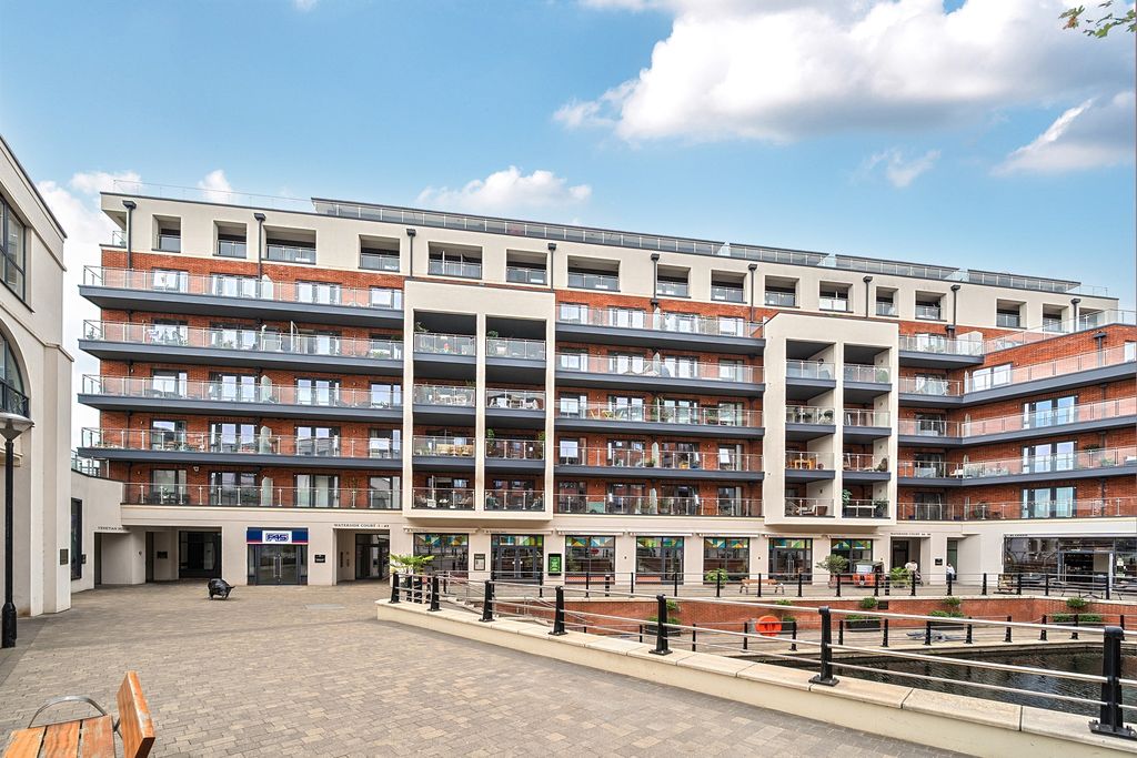 2 bed penthouse for saleThe Colonnade, Maidenhead SL6