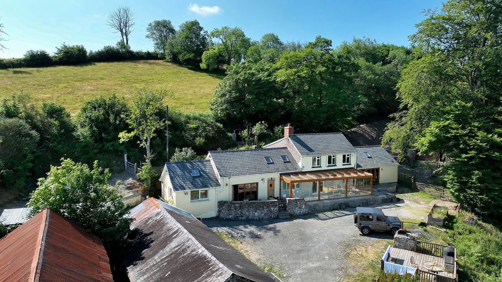 3 bed farm for saleFfarmers, Llanwrda SA19