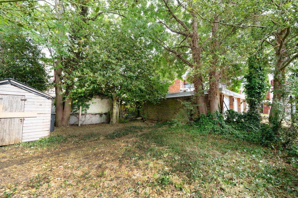 Additional image 9 of 2 bed maisonette for saleSussex Close, New Malden KT3