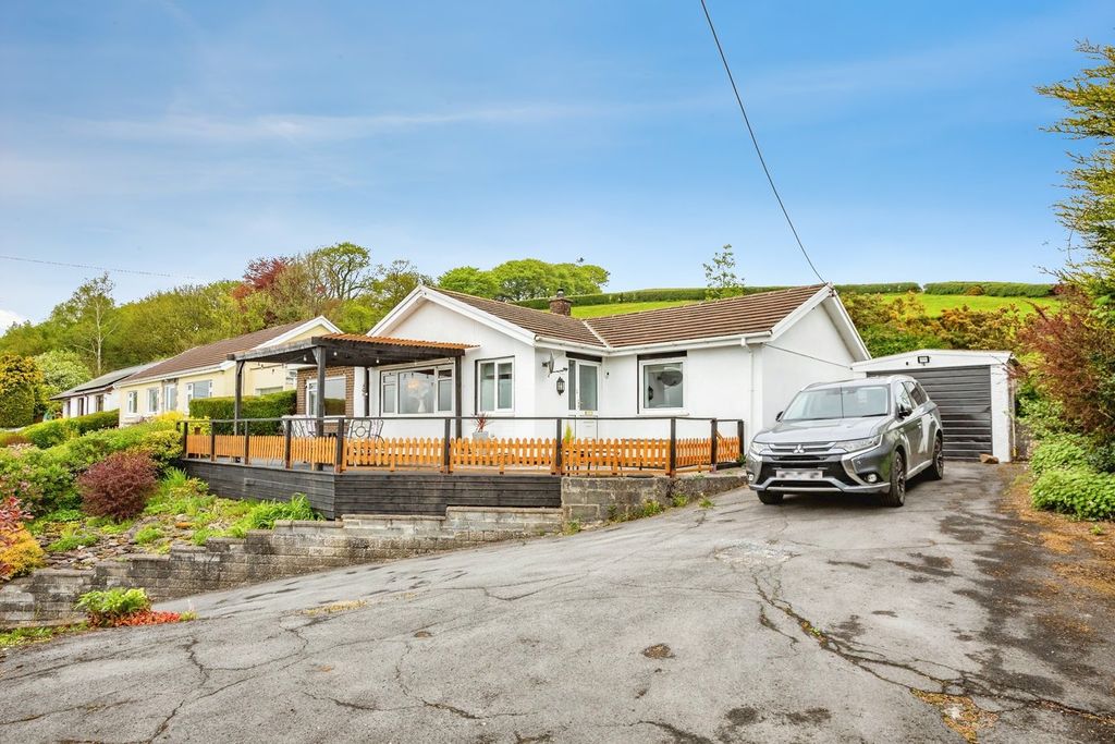 3 bed detached bungalow for saleLlanybydder SA40