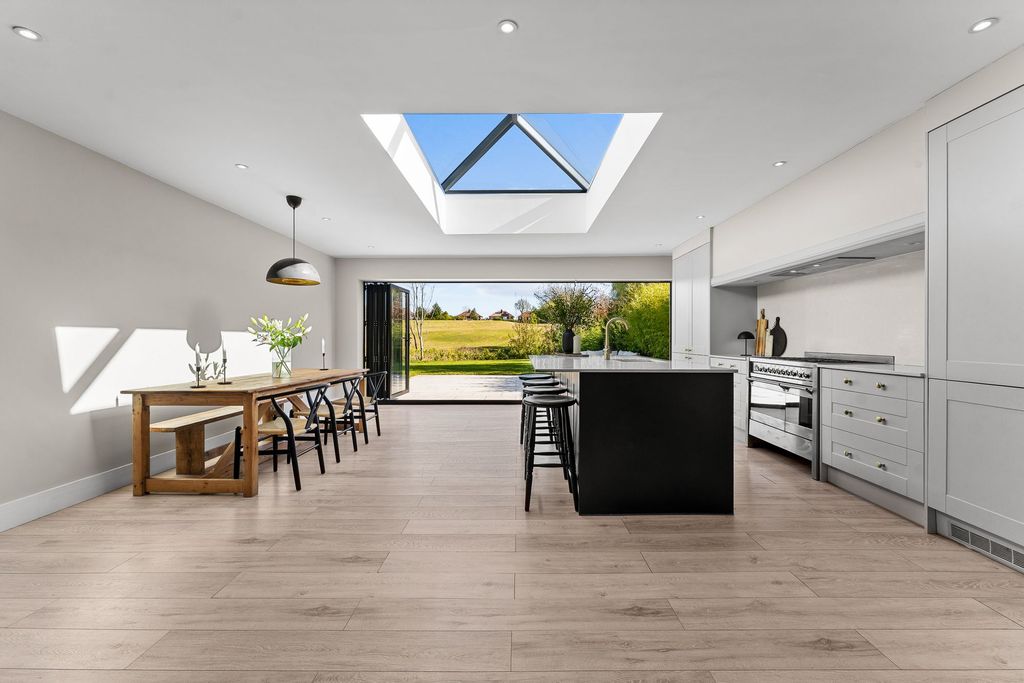 Additional image 10 of 4 bed property for saleChiltern Avenue, Macclesfield SK11