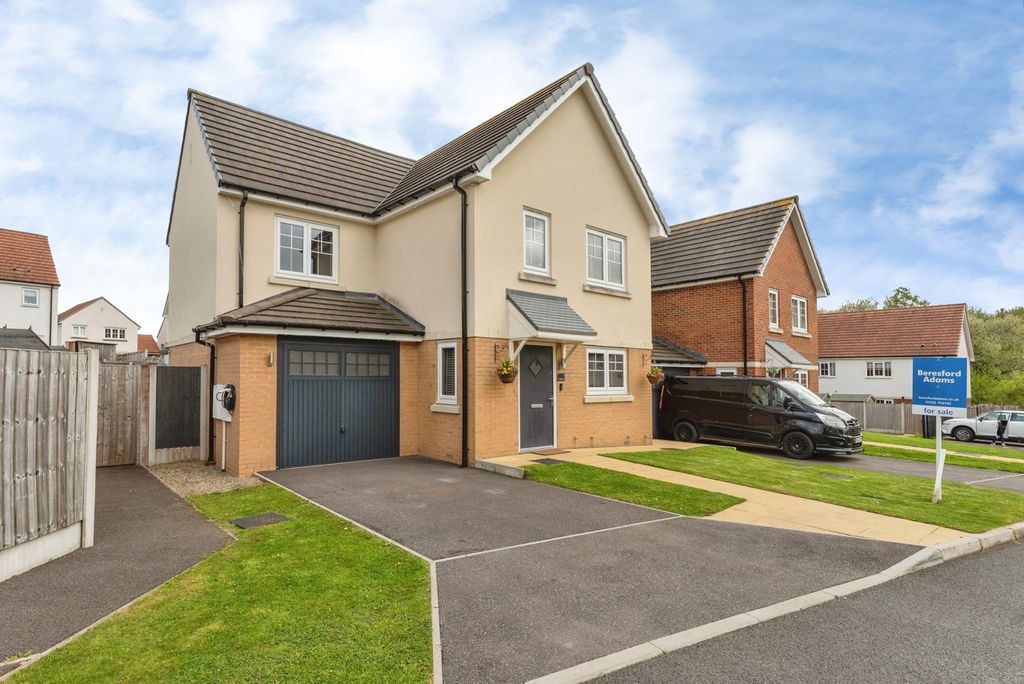 3 bed detached house for saleLlys Carchar, Mold, Flintshire CH7