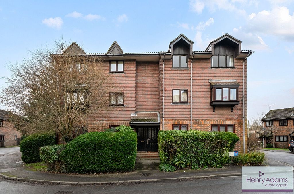 2 bed flat for saleLongmead, Liss GU33