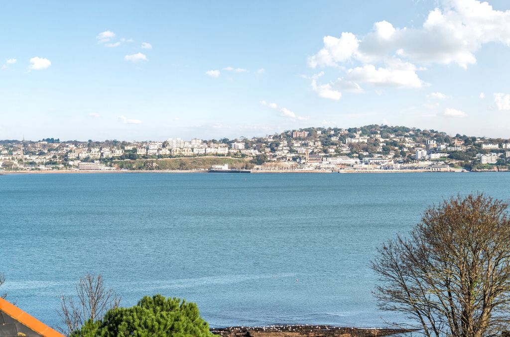 4 bed maisonette for saleCliff Road, Paignton, Devon TQ4 photo 3