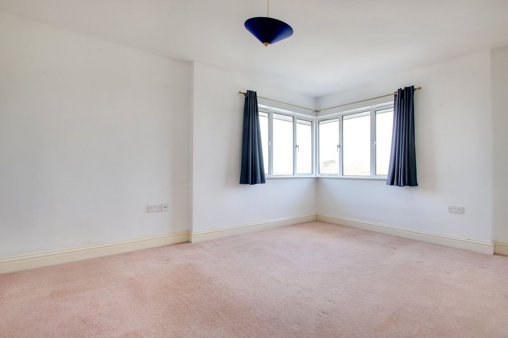 Additional image 7 of 2 bed flat for saleAvenue Road, Lymington, Lymington SO41
