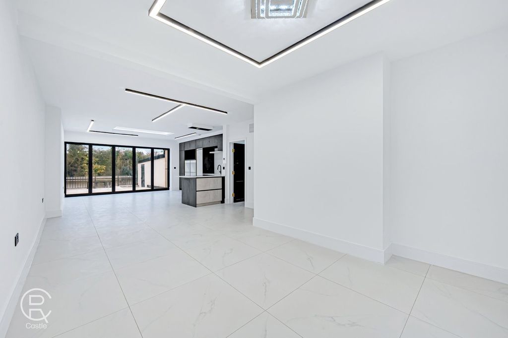 Additional image 2 of 5 bed semi-detached house for saleThe Heights, Northolt UB5