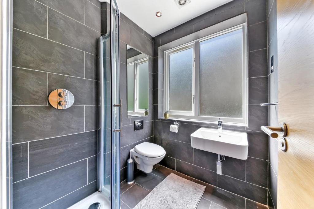 4 Bed Terraced House, Warren Mews, W1T, N1 7GU photo 2