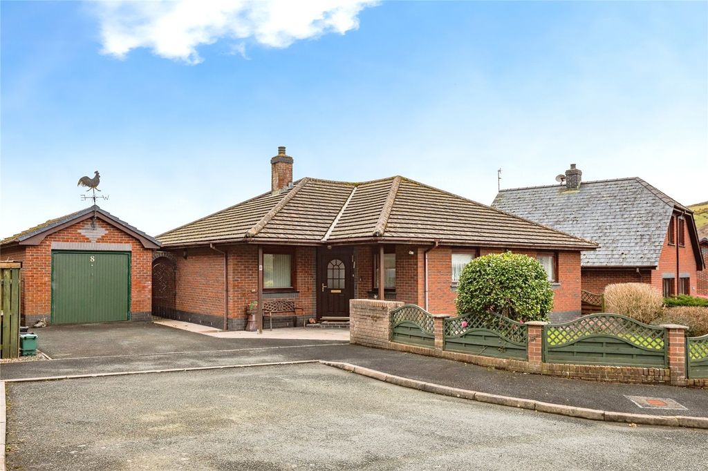 2 bed bungalow for saleClos Allt Fach, Llanrhystud, Ceredigion SY23