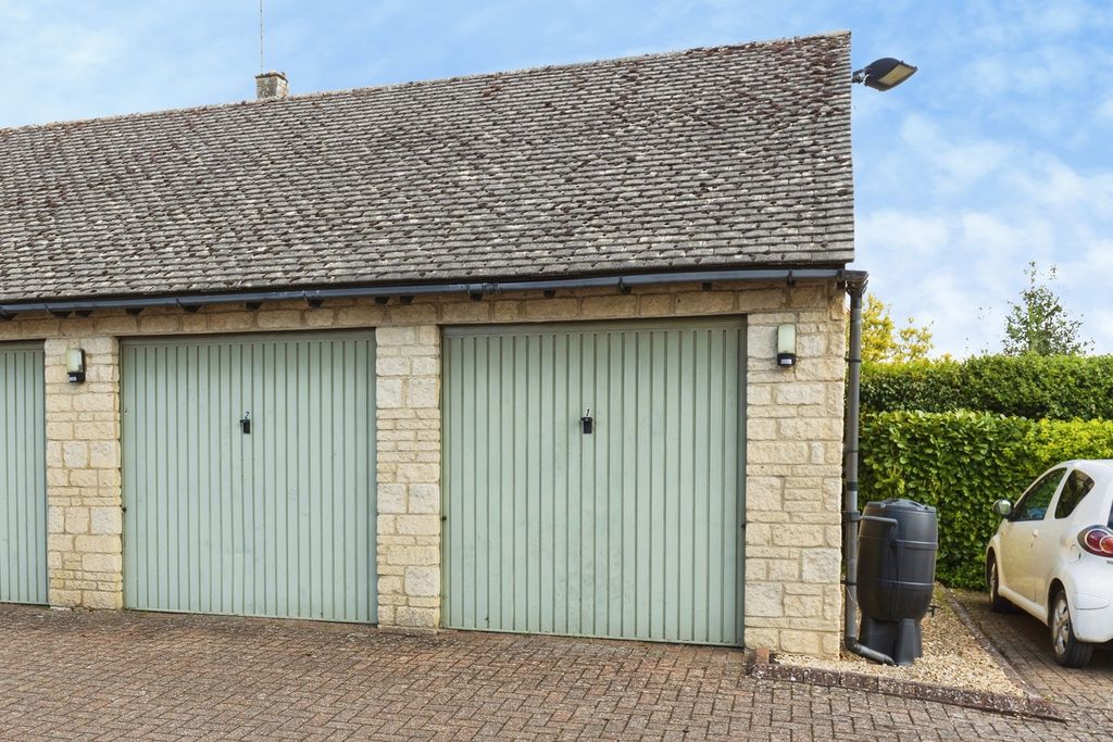Additional image 11 of 2 bed flat for salePegasus Court, Gloucestershire GL54
