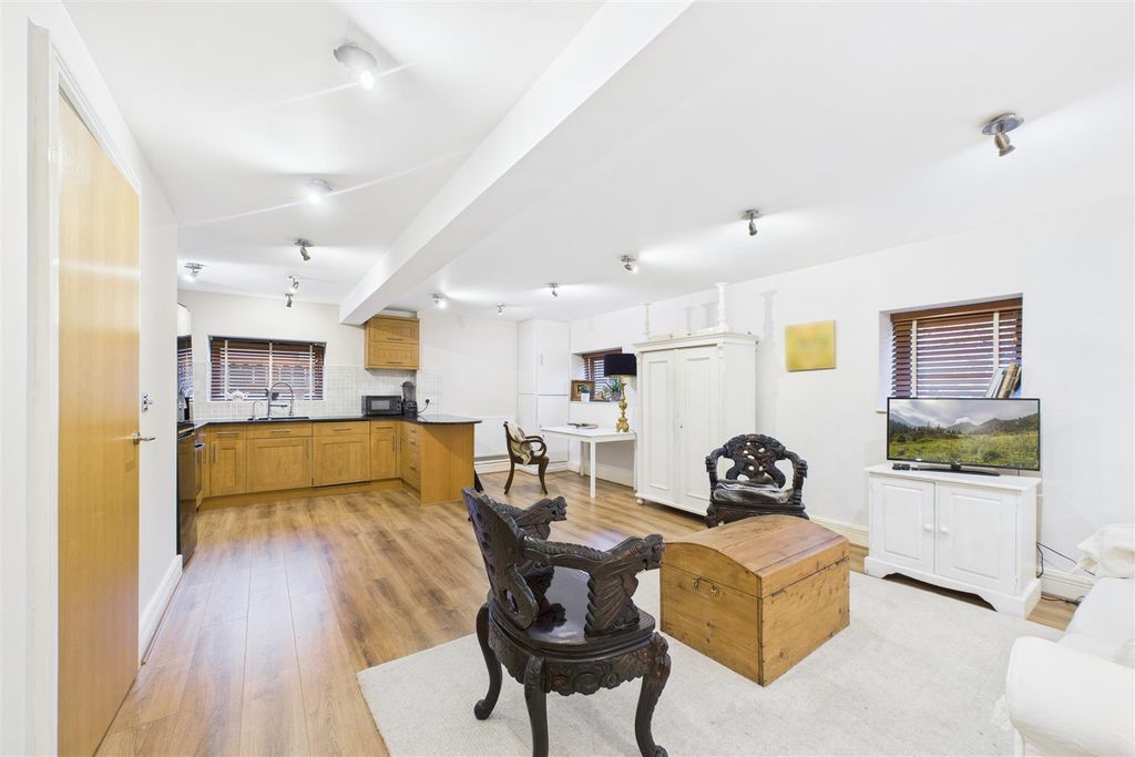 Additional image 10 of 2 bed flat for saleGeorge Street, Newark NG24