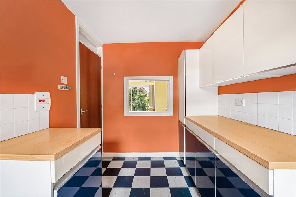 Additional image 7 of 2 bed flat for saleLower Street, Pulborough, West Sussex RH20
