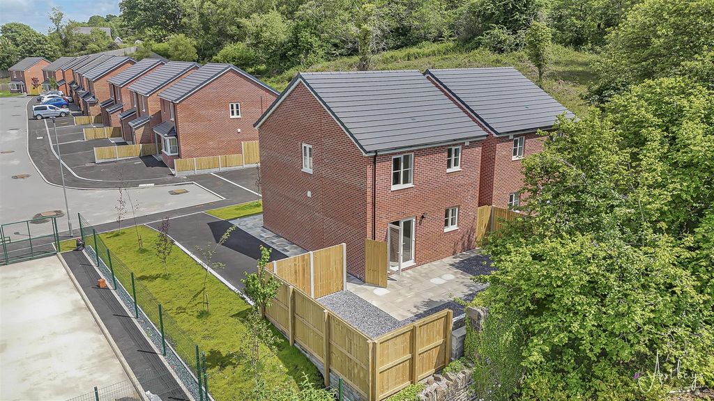 Additional image 2 of 3 bed detached house for saleClos Yr Ysgol, Clyne, Neath SA11