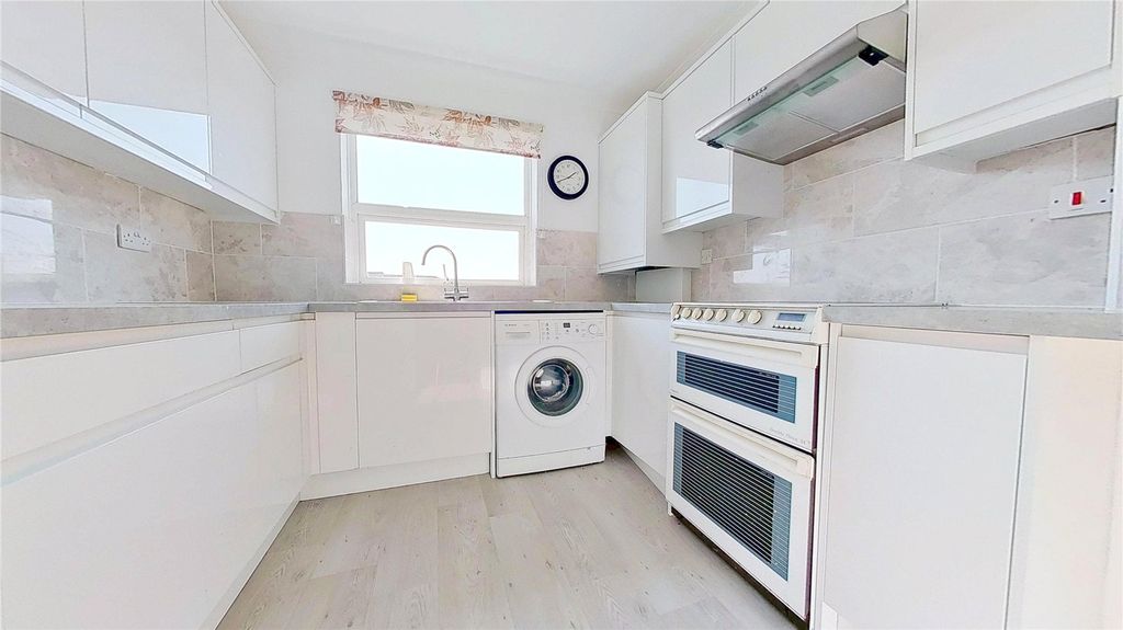Additional image 10 of 2 bed flat for saleKings Court, Brighton Road, Lancing, West Sussex BN15