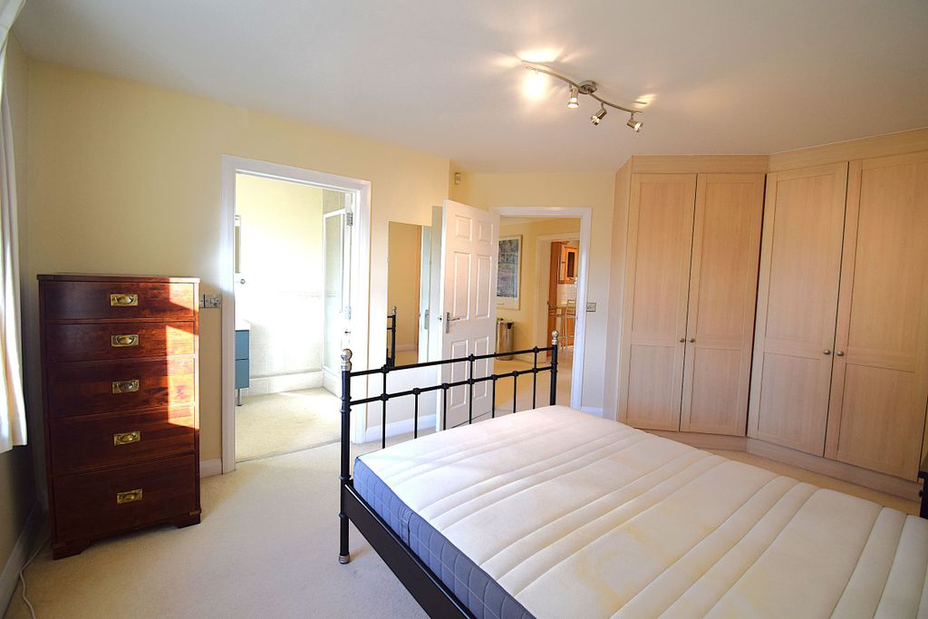 Additional image 7 of 2 bed flat for saleFlat, Victoria House, Billing Road, Northampton NN1