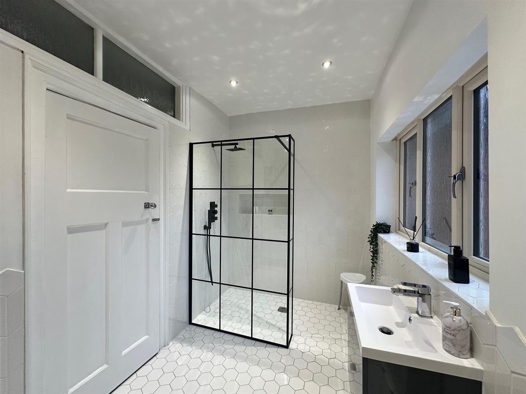 Additional image 33 of 6 bed detached house for saleCrewe Road, Nantwich, Cheshire CW5
