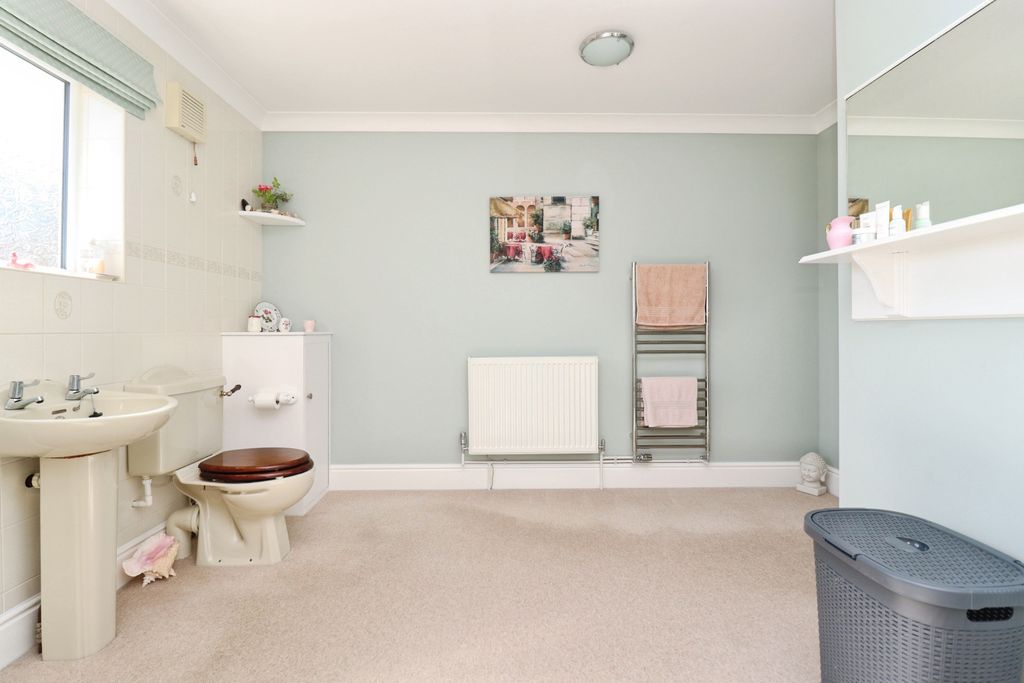 Additional image 12 of 2 bed detached bungalow for saleLegsby Road, Market Rasen LN8