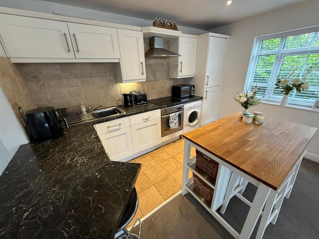 Additional image 4 of 2 bed flat for saleElizabeth Street, Macclesfield SK11