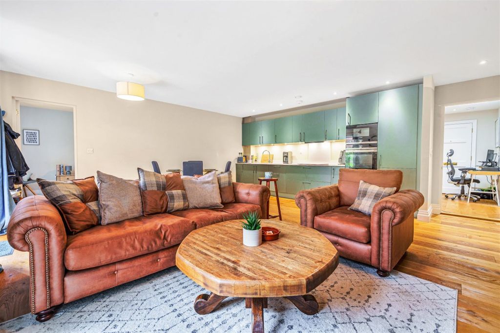 Additional image 5 of 2 bed flat for saleKings Drive, Midhurst GU29