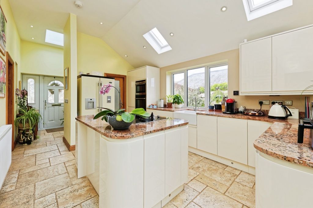 5 bed barn conversion for saleDent-De-Lion Court, Margate CT9 photo 4