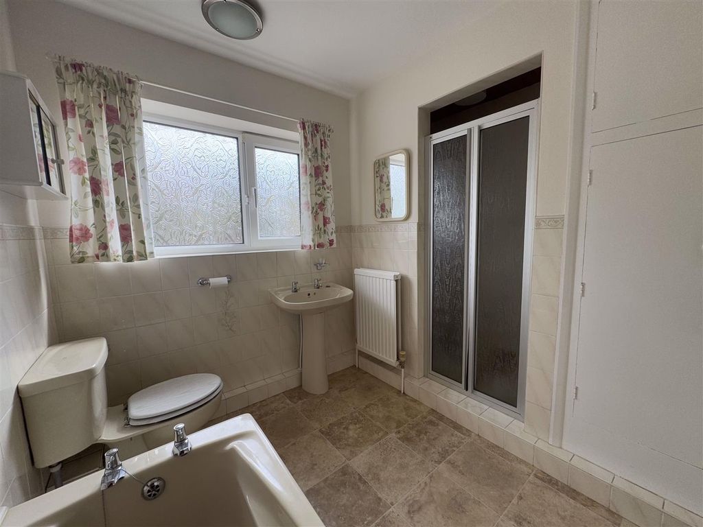 Additional image 20 of 3 bed detached bungalow for saleKnottingley Road, Pontefract WF8