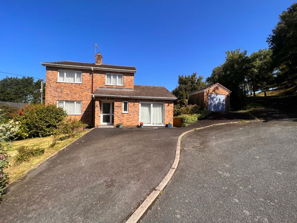 3 bed detached house for saleBont Estate, Llanon SY23