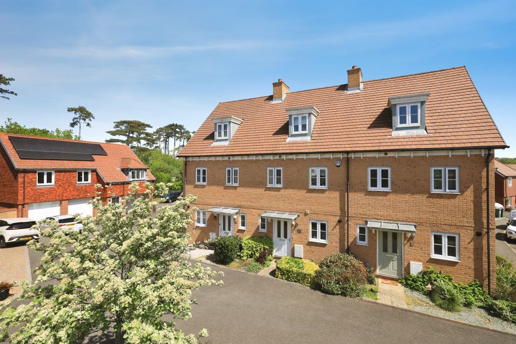 4 bed property for saleKensington Way, Polegate BN26