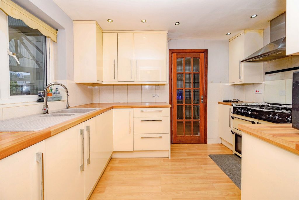 Additional image 3 of 3 bed semi-detached house for saleTurnpike Drive, Luton LU3